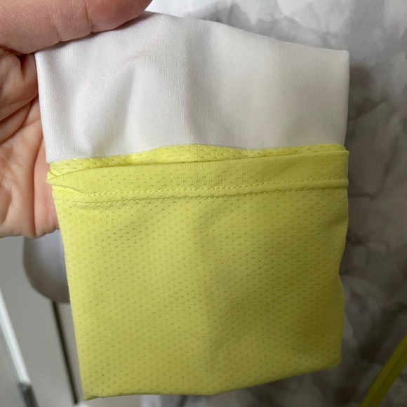 ⭐️2 for $25⭐️ 

Mondetta White, Marble and Yellow Zip up - Picture 8 of 15